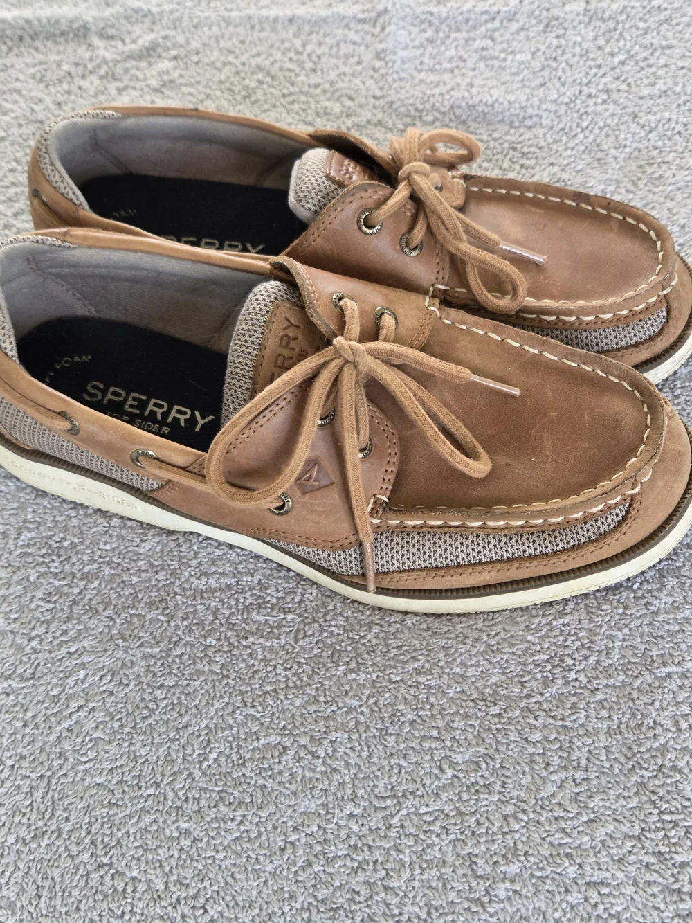 Sperry Men's Chestnut Leather Deck Shoes with Laces. Size 8.5
